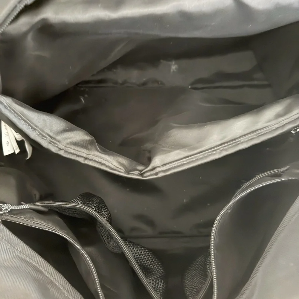 Lululemon Athletica Black city essentials Duffel Bag and water bottle